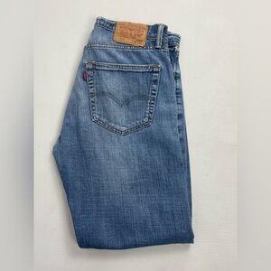 Levi’s 505 Light Wash Relaxed Straight Jeans – 32x32